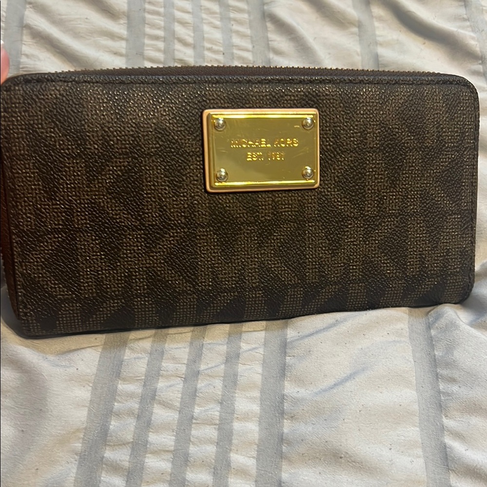 Michael Kors Signature Zip-Around Wallet
